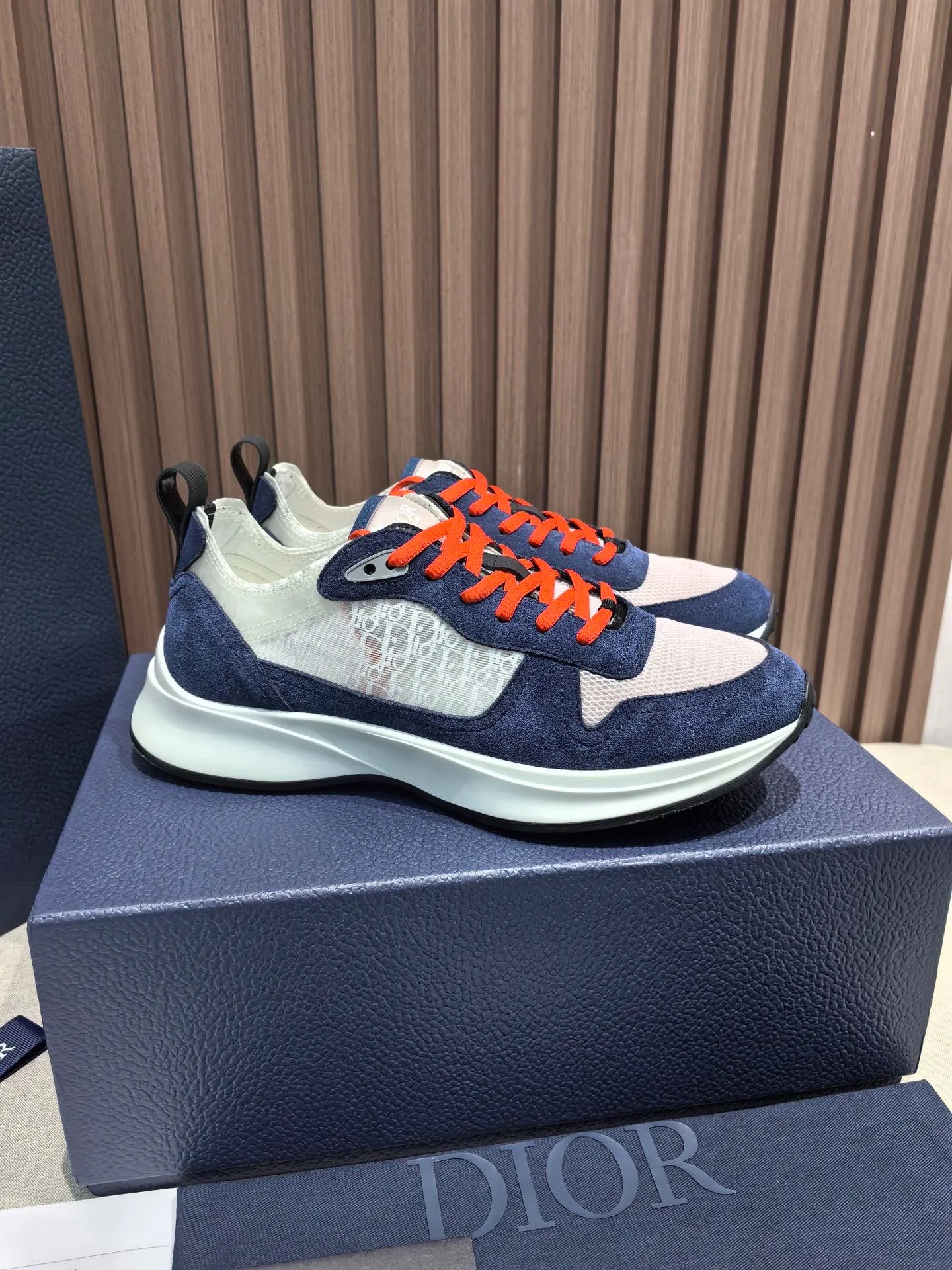 Factory price: 440💰 🔍Top purchasing agent🇮🇹 Dior's super-popular sports shoes, popular for street men, are synchronized with the new product counters. The uppers are made of Italian original imported cowhide and matched with D's customized fabrics. It is a must-have for fashionistas. The complex craftsmanship is perfectly reproduced. Imported soft cowhide foot pads, soles: original soles specially provided by the original factory, exclusive movable molded soles are super comfortable, original factory follow-up goods, 🔍🔍high quality, you can enter and exit the counter at will, welcome to compare, code number 38-45 (46 can be customized and cannot be returned or exchanged)